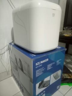 Mesin pembuat es batu