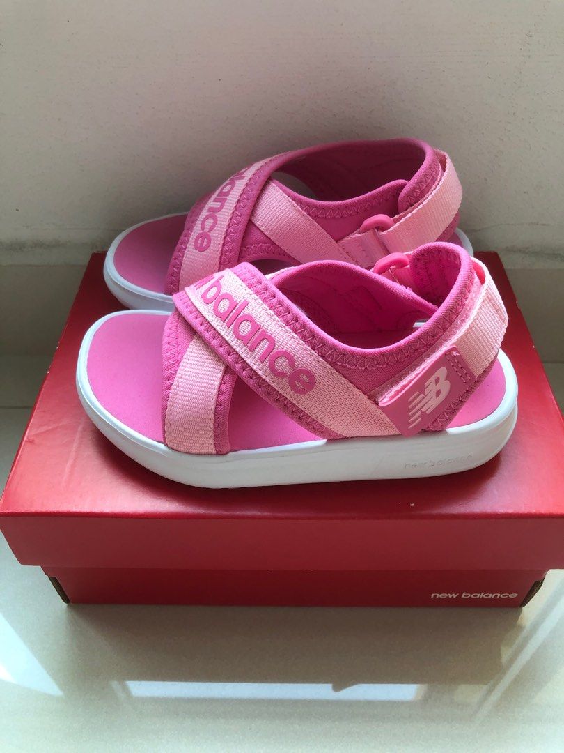 Girls new balance hot sale flip flops