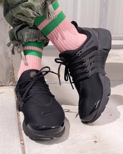 Triple black on sale presto on feet