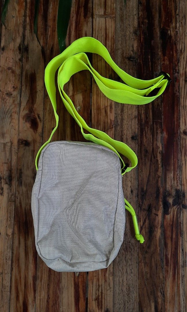 Nike heritage 2.0 winterized crossbody bag deals