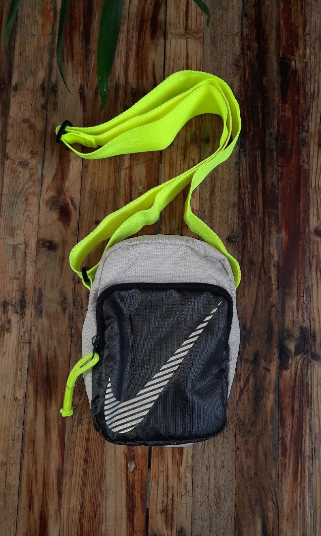 SALE Nike Heritage 2.0 Winterized Crossbody Slingbag Unisex Men s Fashion Bags Sling Bags on Carousell
