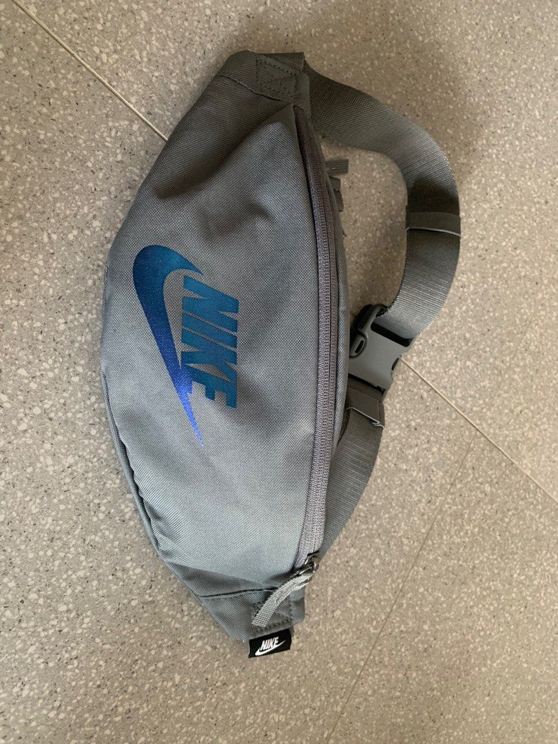 mens nike pouch