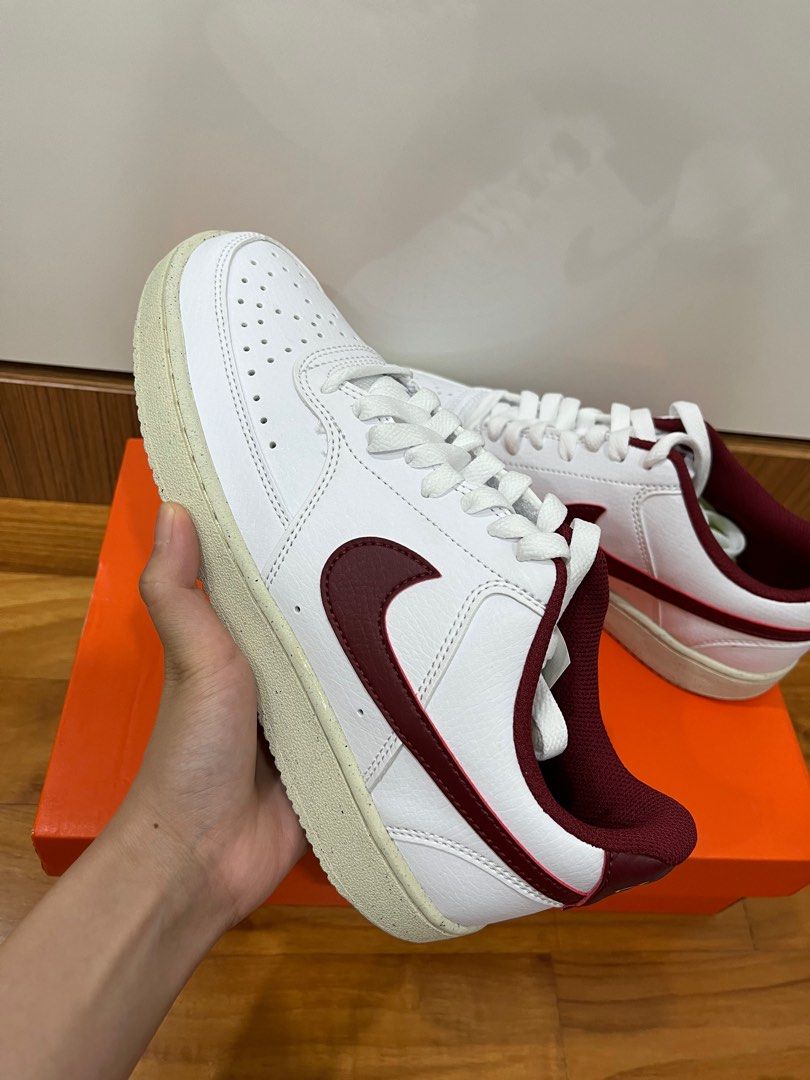 White nike shoes with on sale colored swoosh