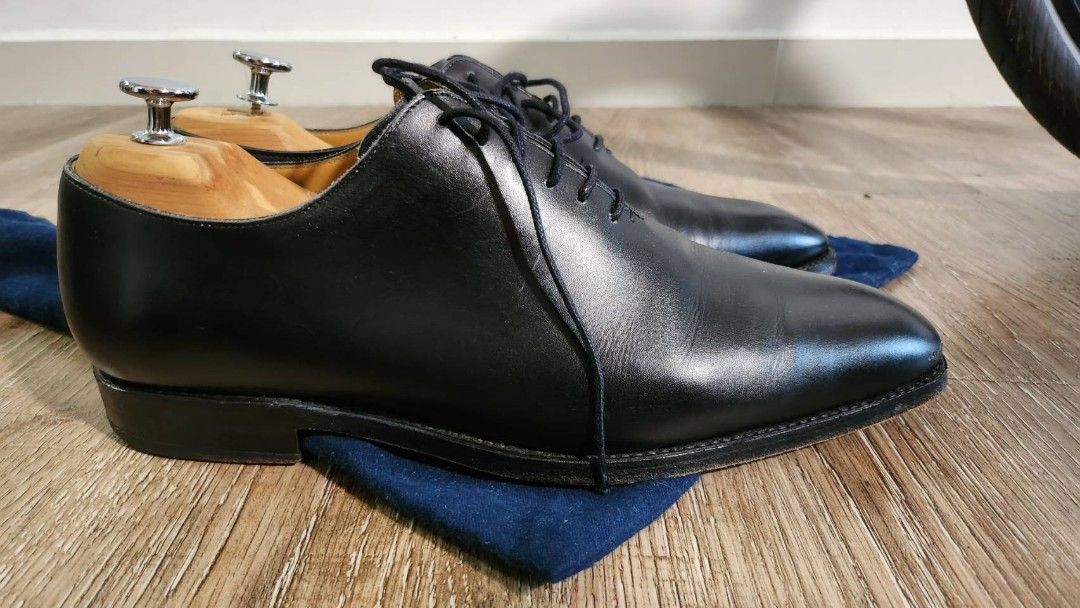 Wholecut best sale black shoes