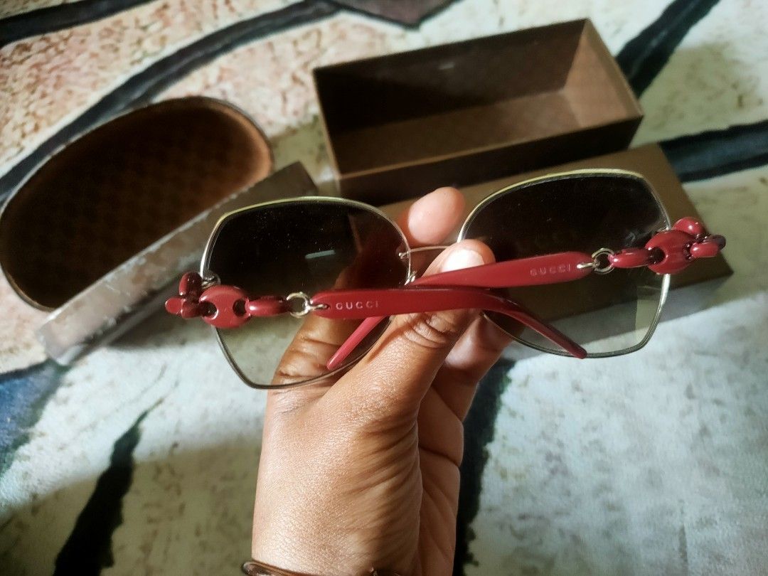 Stylish GUCCI Vintage Unisex Sunglasses