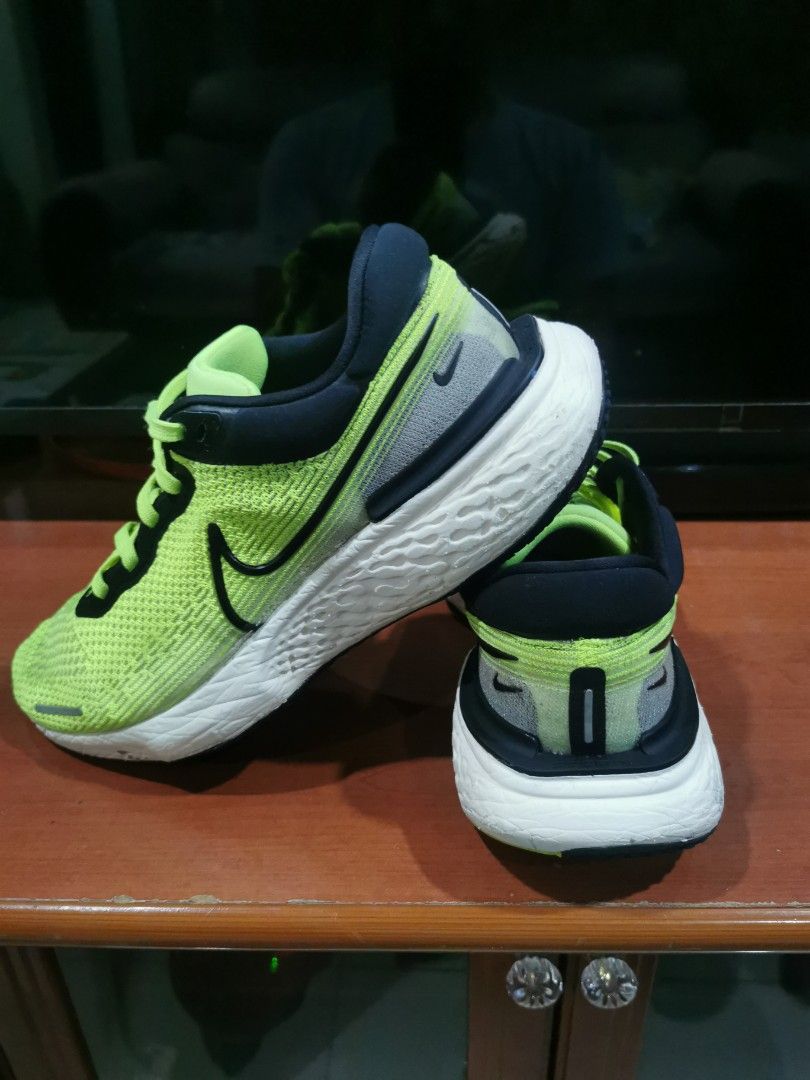 nike zoomx invincible volt