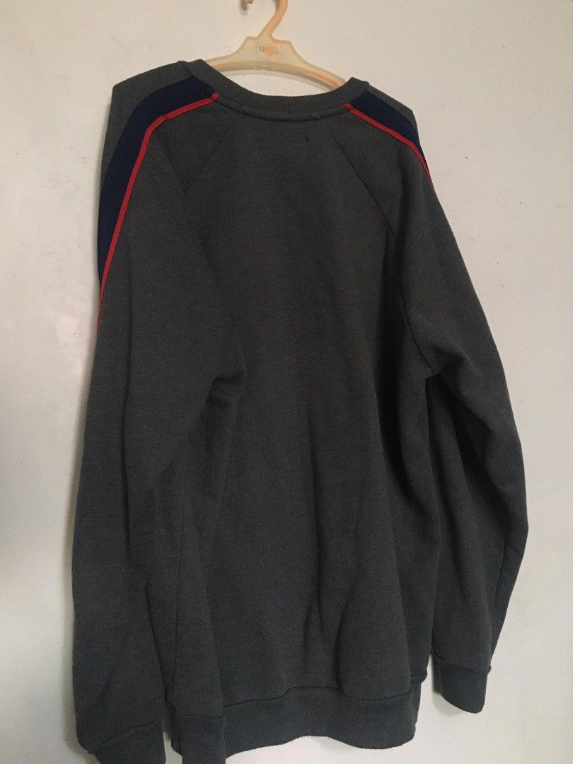 Penshoppe long sleeve (Category: Activewear) located in Calumpit. Submitted by dumbasspen61062 (Listing ID 1244487613, Image 2). Description: condition 9.5/10 issue: need wash L-XL.