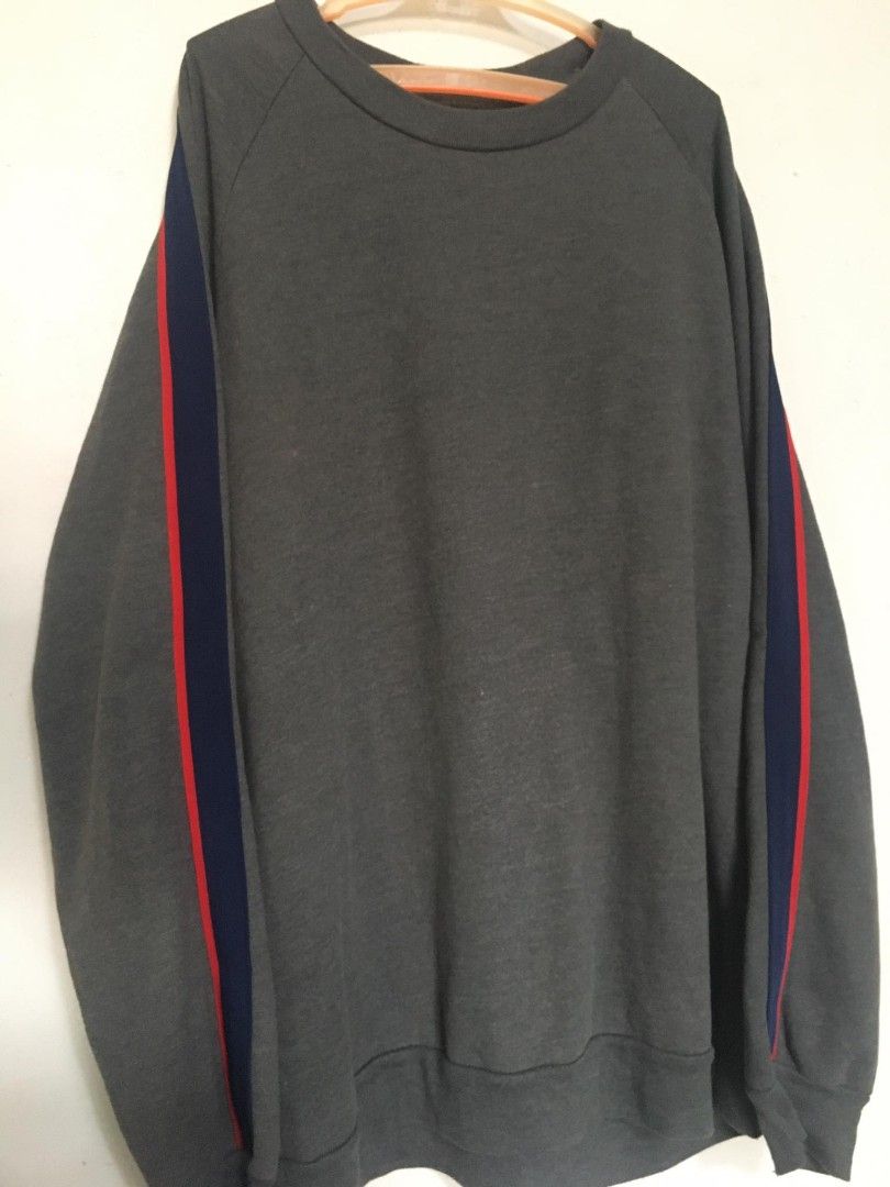 Penshoppe long sleeve (Category: Activewear) located in Calumpit. Submitted by dumbasspen61062 (Listing ID 1244487613, Image 1). Description: condition 9.5/10 issue: need wash L-XL.