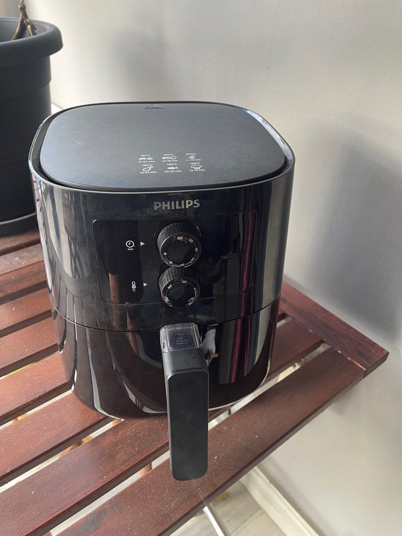 Philips Essential Air Fryer 4.1L lightly used, TV & Home Appliances, Kitchen Appliances, Fryers