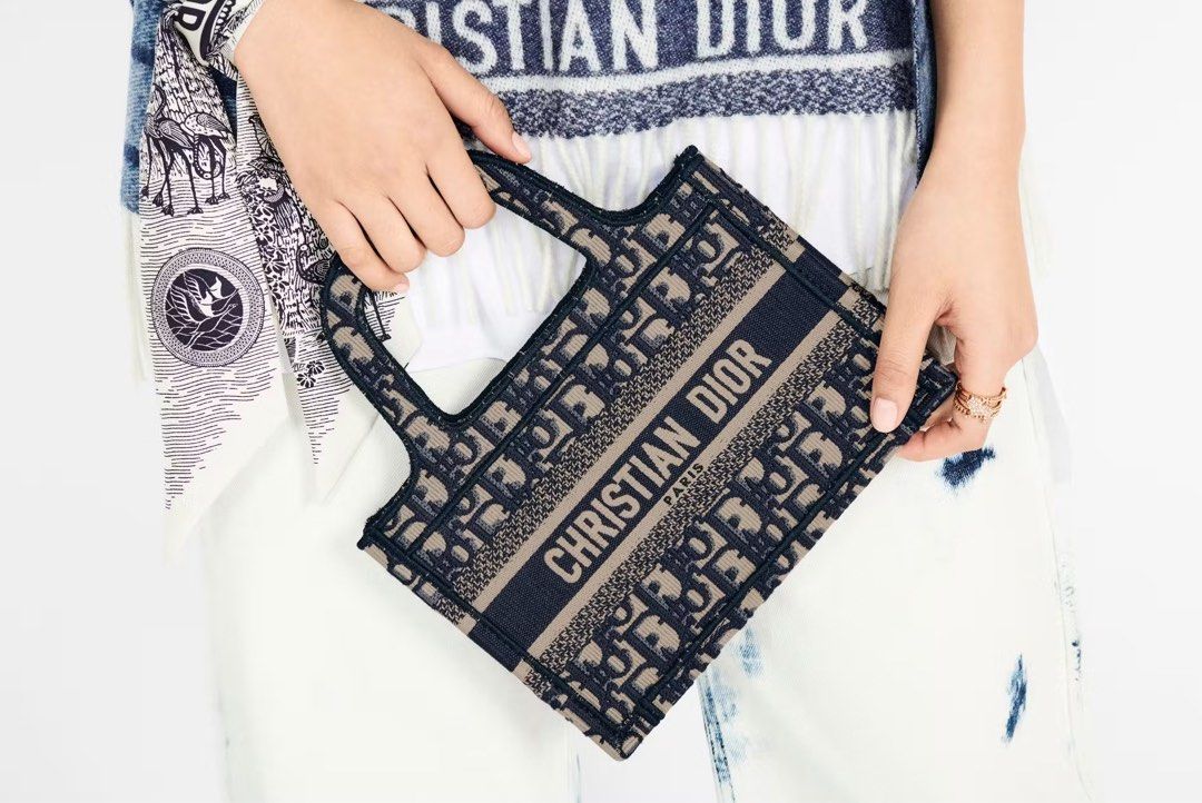 Mini book on sale tote dior