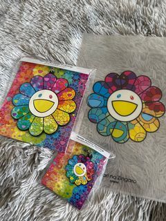 Made this for a friend's birthday! It's based off of Takashi Murakami's  flowers! I was glad to able to find all these colors already in my stash.  :) : r/crochet