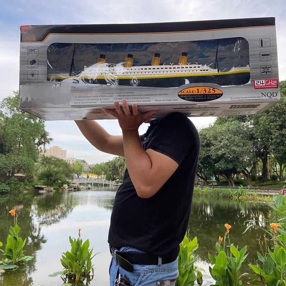 Titanic remote shop control boat