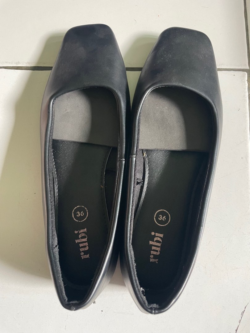 Rubi Flat Shoes Hitam Fesyen Wanita Sepatu di Carousell
