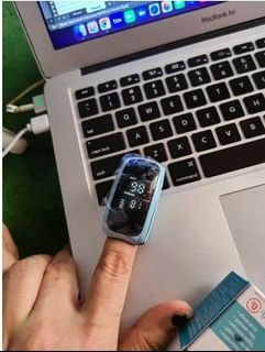 RYAN Rechargable Medical Pulse Oximeter on the Finger