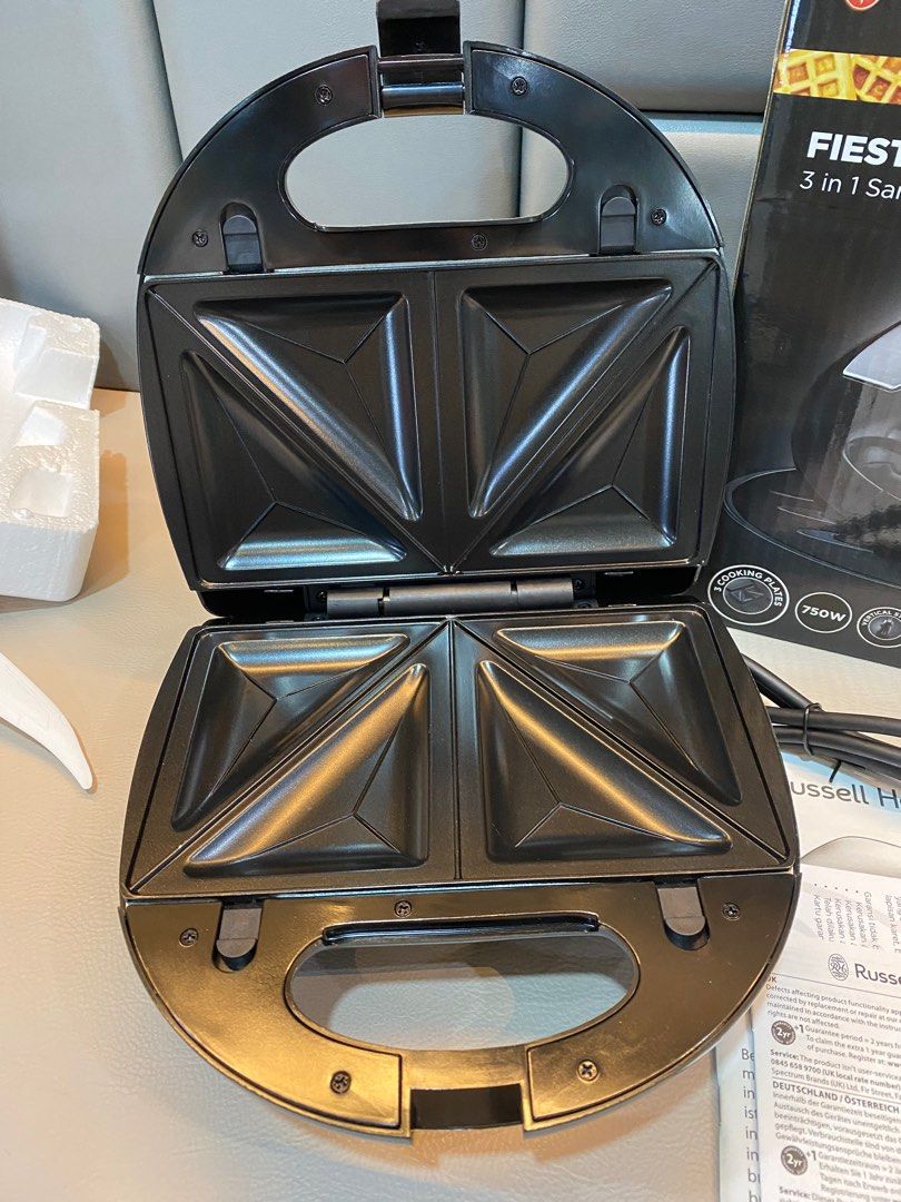 Sandwich Maker, waffle maker , russel hobbs on Carousell