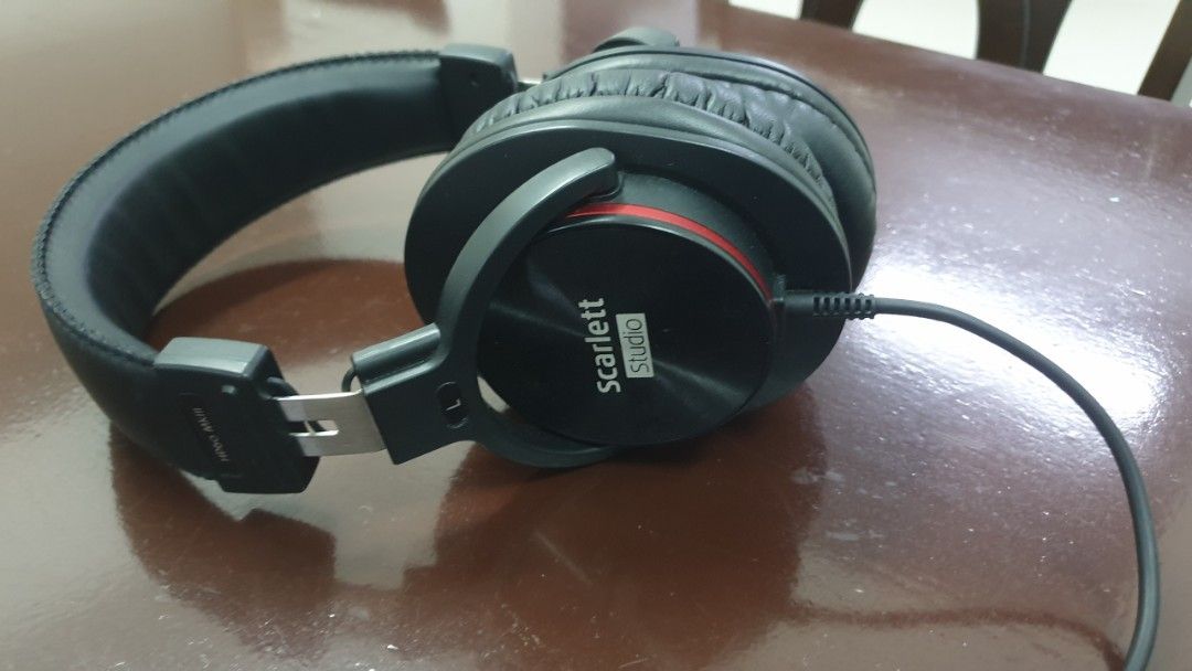 Scarlet Headphone, Audio, Headphones & Headsets on Carousell