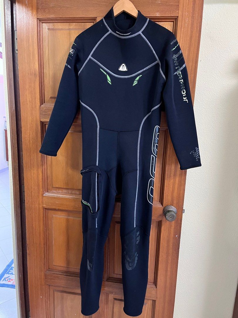 Scuba Diving Wetsuit(s) Various Brands / Sizes, Sports Equipment