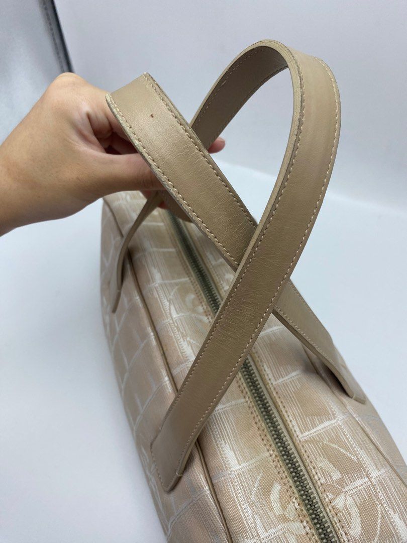 Chanel online pill bag