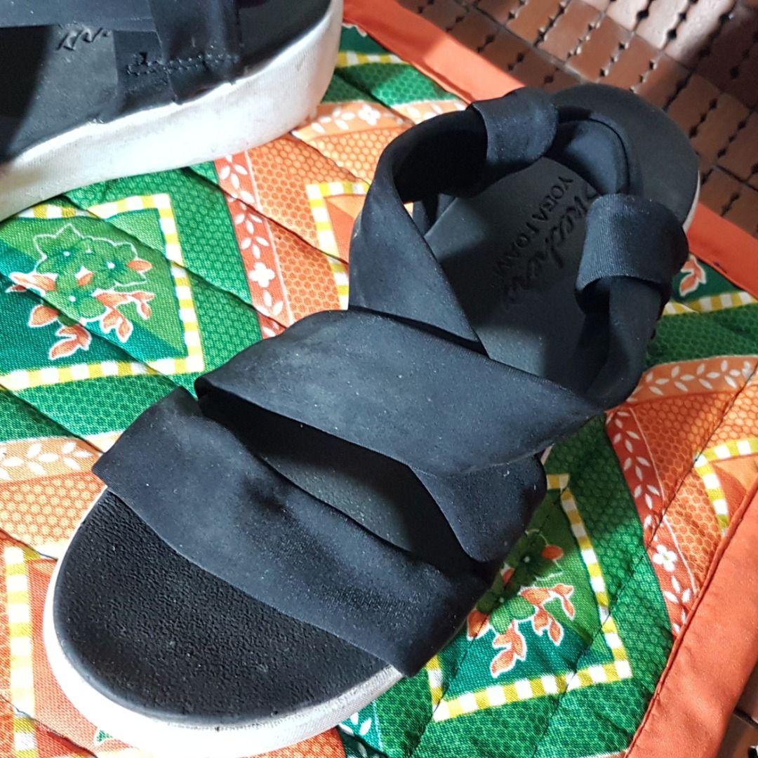 Skechers yoga foam thongs hot sale