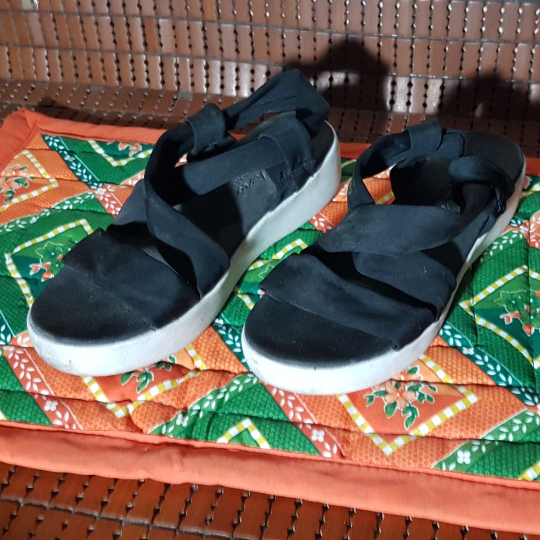 Skechers yoga foam sandals best sale