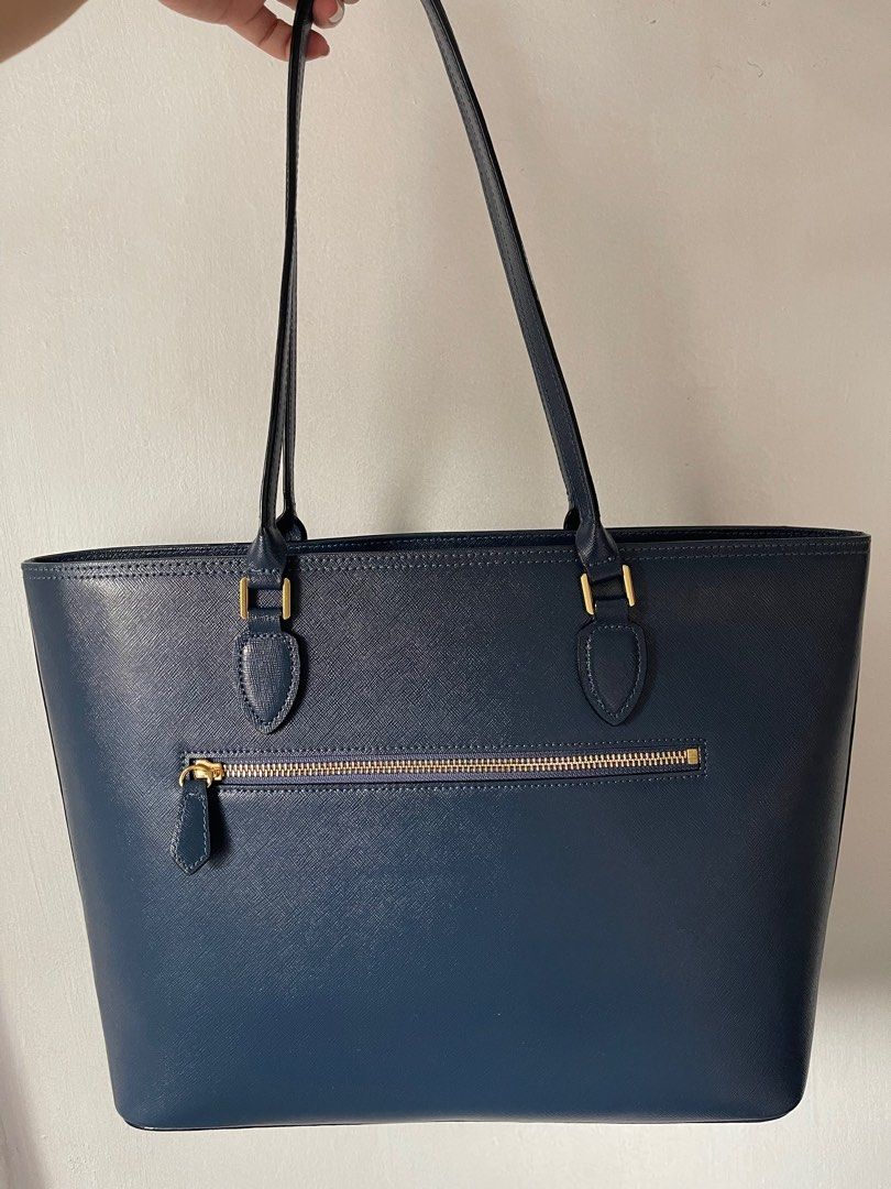 S@mantha Thav@sa (Category: Luxury Bags & Wallets) located in Manila. Submitted by tigris. (Listing ID 1244456859, Image 2). Description: No flaws Good as new Marked down price from 2k!! 🤎.