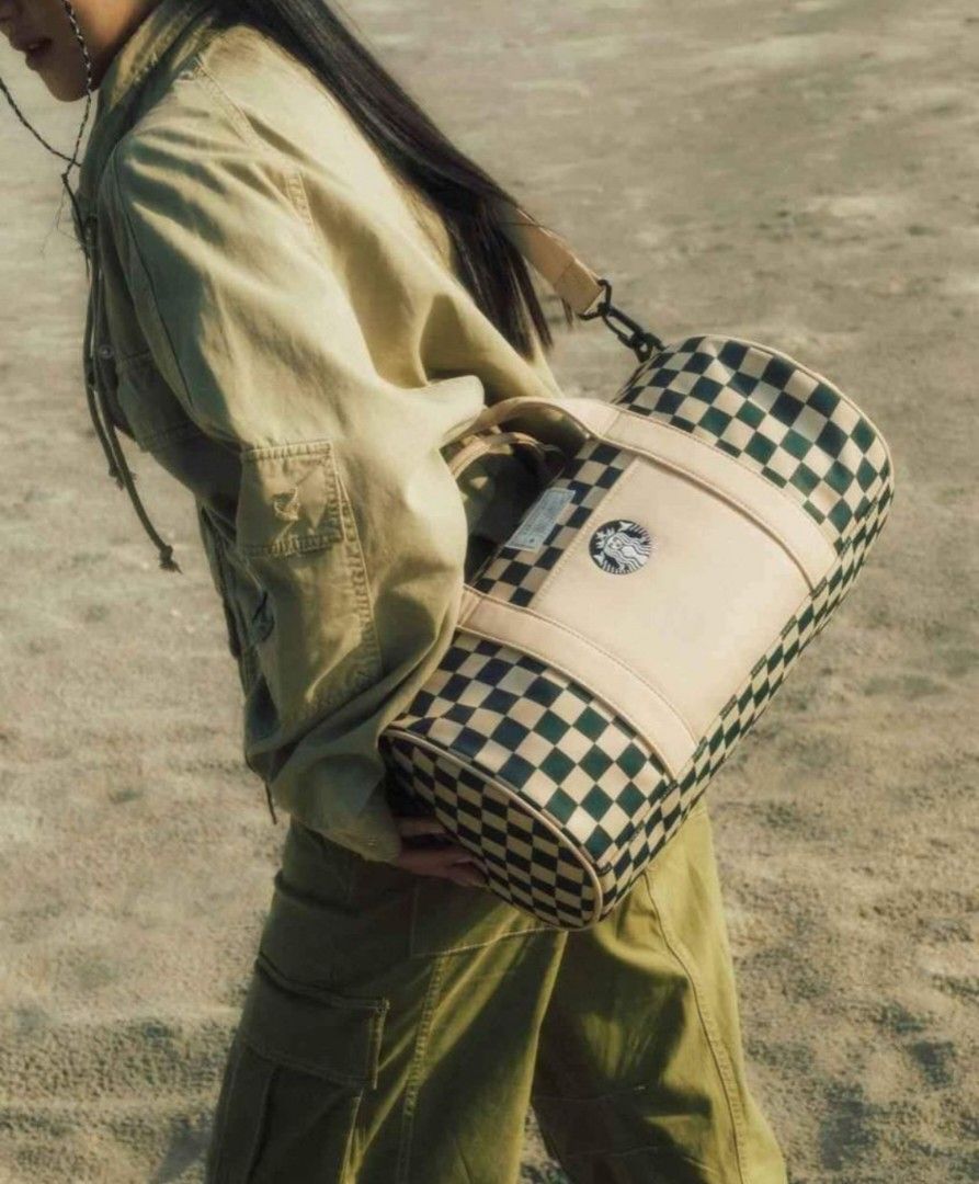 umairaharis on X: Christy Ng X Starbucks. Duffle Bag tu cantiknya. 😍💖   / X