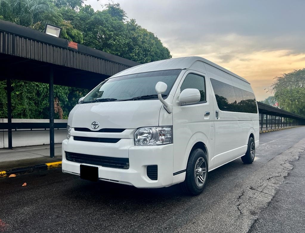 Toyota Hiace High Roof Diesel 2.8 GL Commuter 14-Seater [Euro VI] (A ...