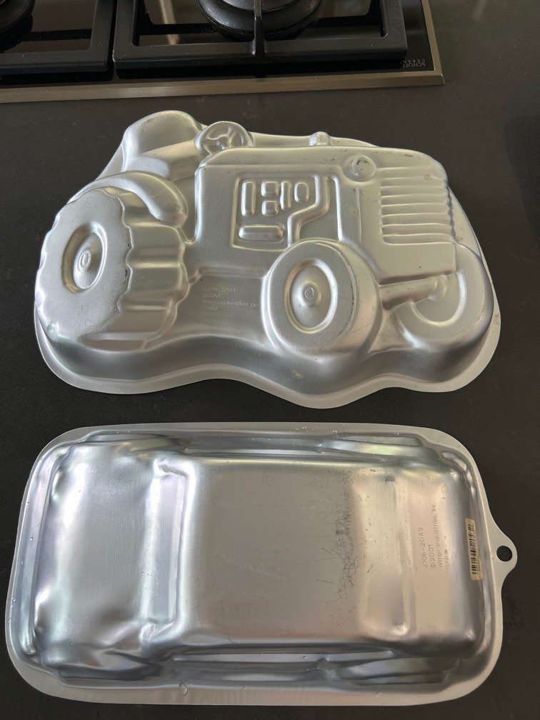 Truck and car cake mould, Furniture & Home Living, Kitchenware