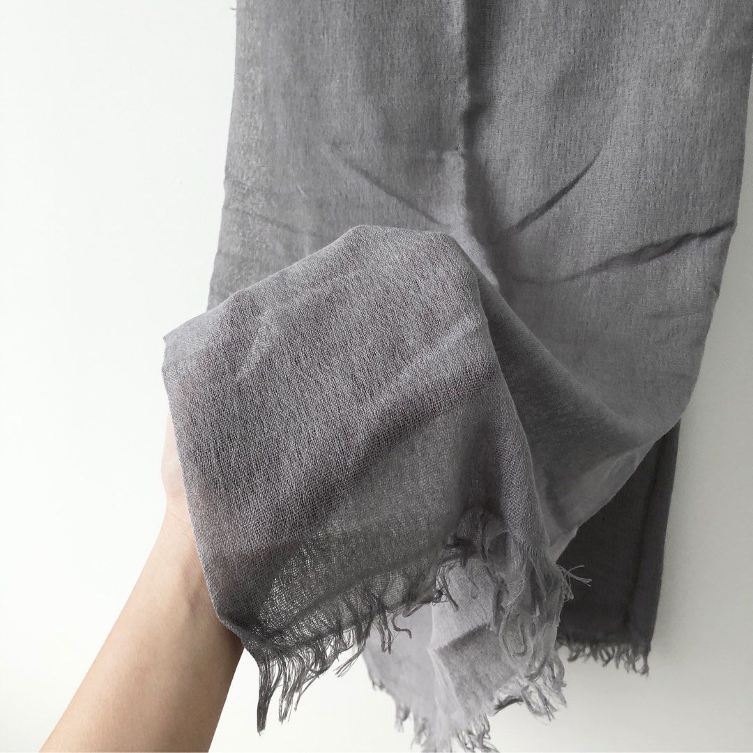 uniqlo shawl