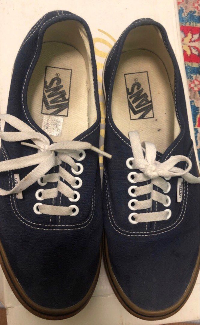 Navy blue hotsell vans gum sole