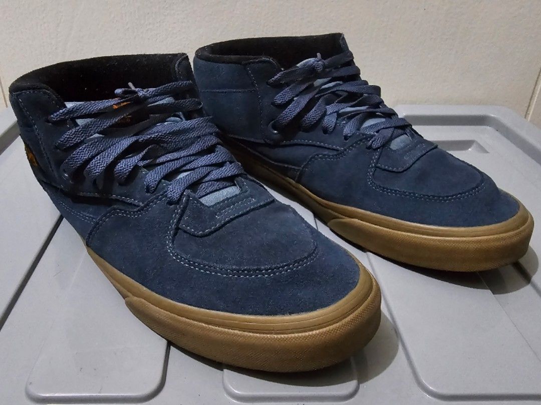 Vans Half Cab Men's wear (Category: Sneakers) located in Pasig City. Submitted by fgkhobbyshop (Listing ID 1244553169, Image 1). Description: Blue canvas, gumsole Faded tongue, no box.