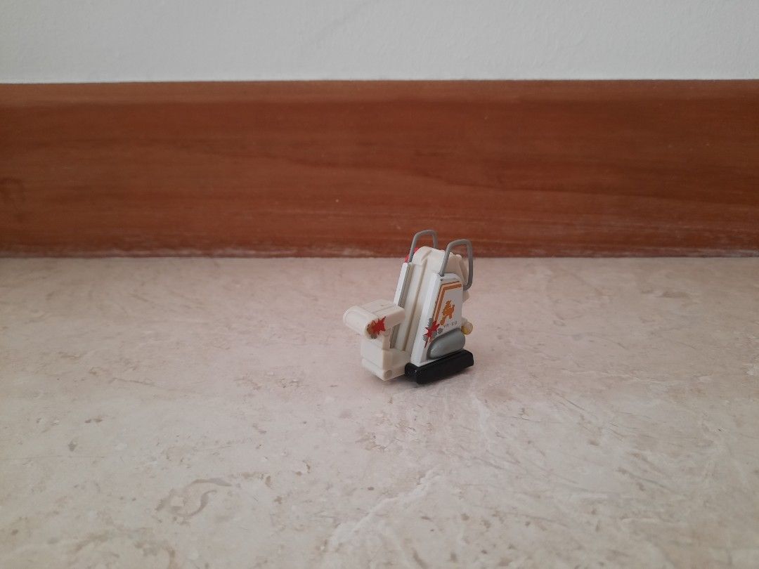WALL.E Cleaning Robot (4.5 cm), Hobbies & Toys, Toys & Games on Carousell