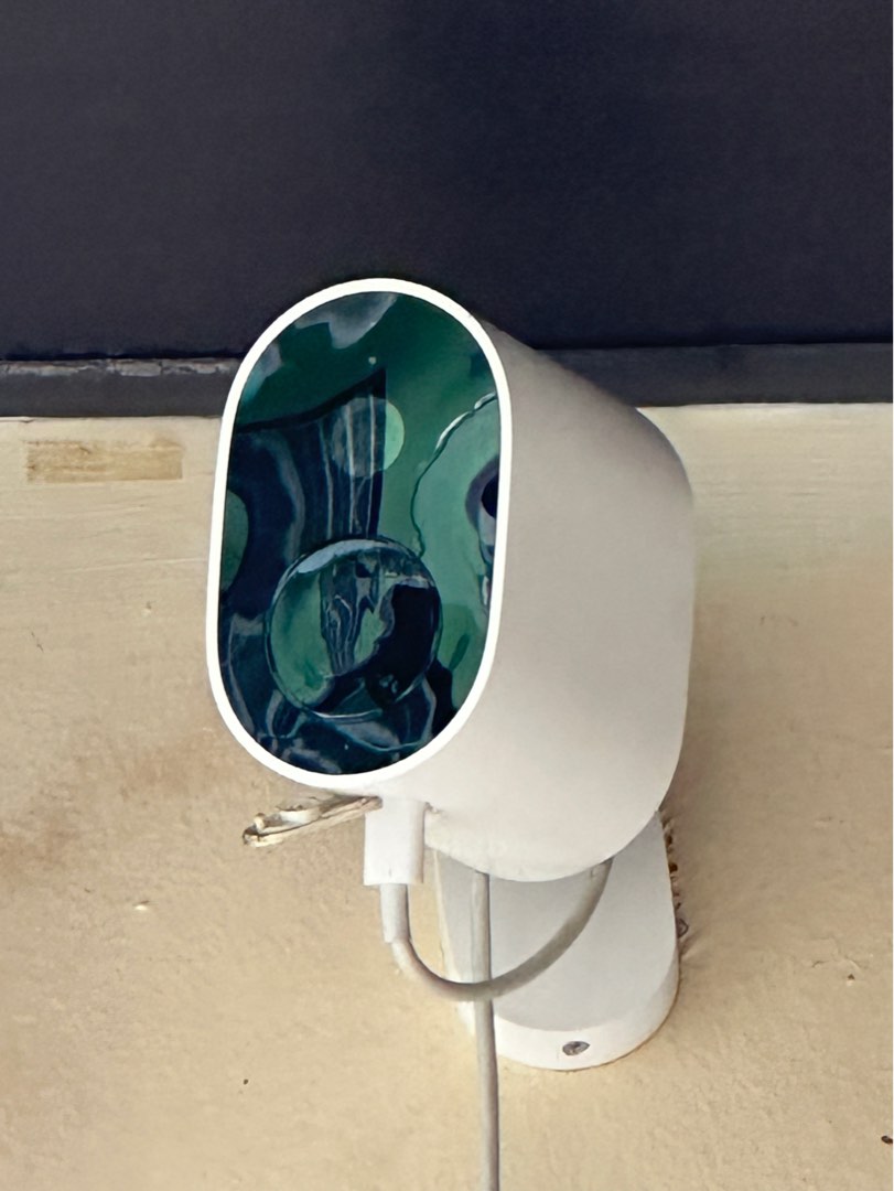 Xiaomi ec2 outdoor cctv camera includes indoor receiver, charger, cable