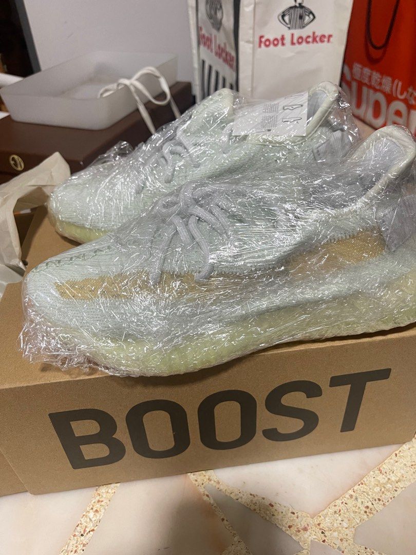 Adidas yeezy footlocker 2019 online