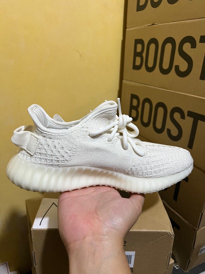 Yeezy Boost 350 v2 Bone Size 7 Womens