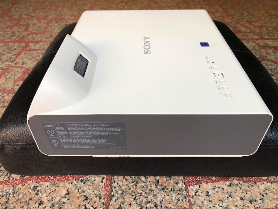 Sony VPL-SX236 プロジェクター（Sony (ソニー) VPL-SW630M