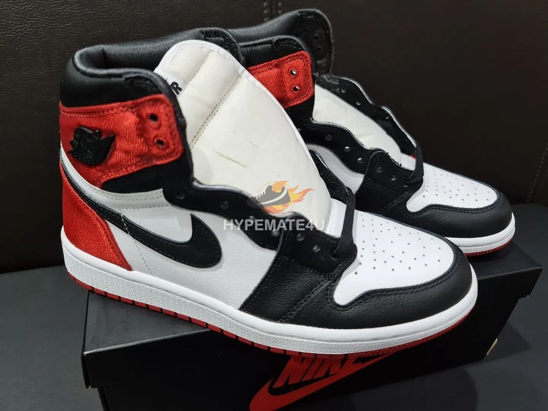 Air jordan 1 retro high og women's hotsell 'satin black toe'