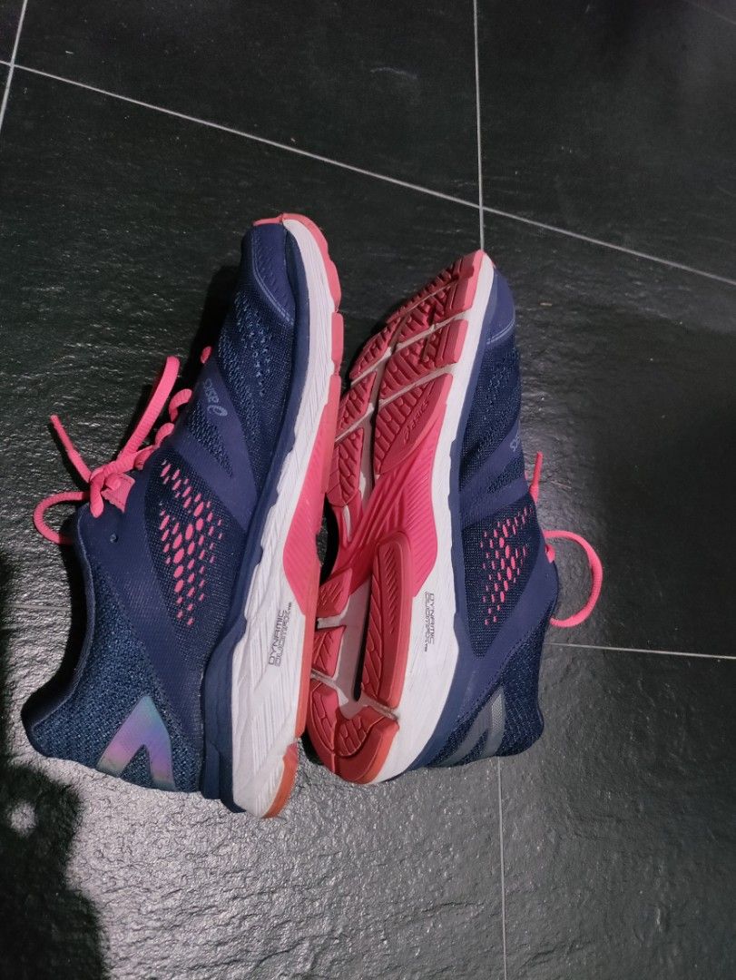 ALMOST BRAND NEW GT 2000 7 asics women s Size 8.5 US 40 EURO