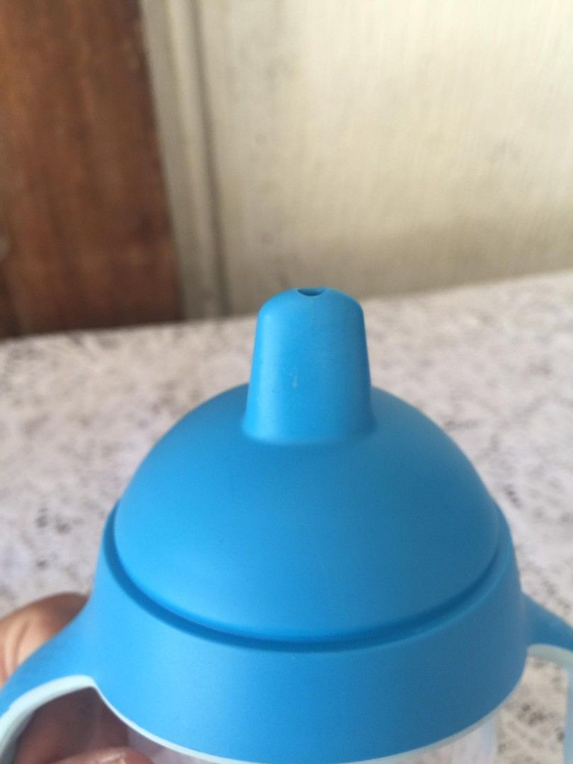 AVENT SIPPY CUP BLUE 7oz (Category: Breastfeeding & Bottle Feeding) located in Tuguegarao City. Submitted by kikay.store.ph30 (Listing ID 1244790824, Image 2). Description: not yellowish.