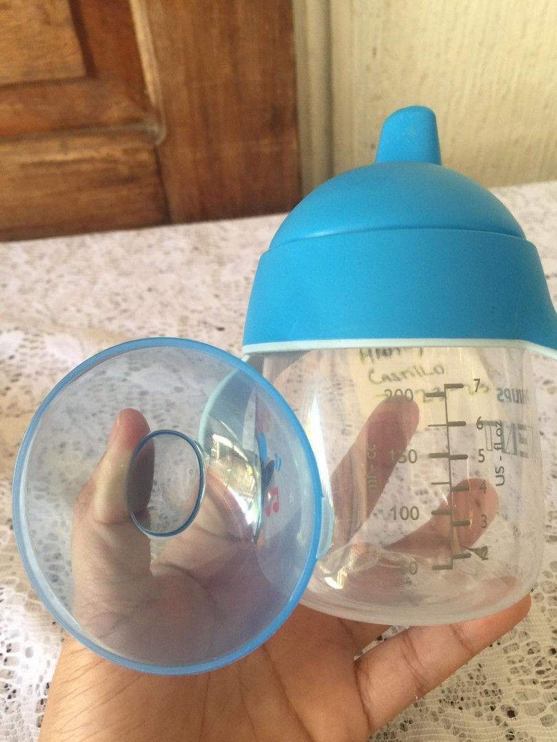 AVENT SIPPY CUP BLUE 7oz (Category: Breastfeeding & Bottle Feeding) located in Tuguegarao City. Submitted by kikay.store.ph30 (Listing ID 1244790824, Image 3). Description: not yellowish.
