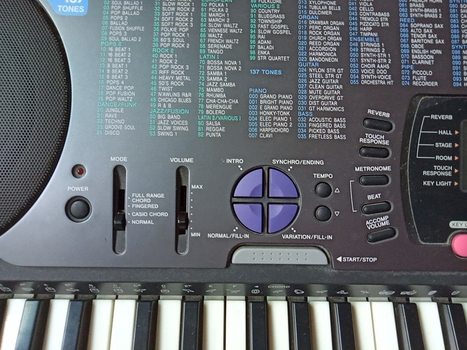 Casio piano keyboard with key lighting system with touch response