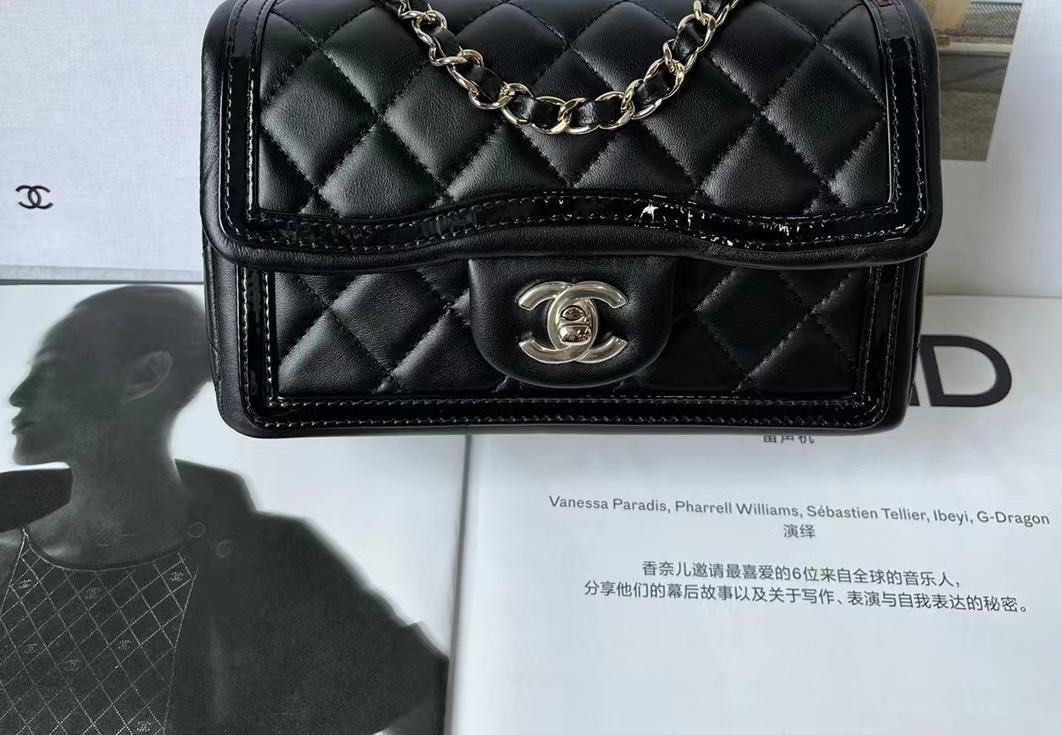 🔥Chanel 23B Classic Mini🔥, Luxury, Bags & Wallets on Carousell