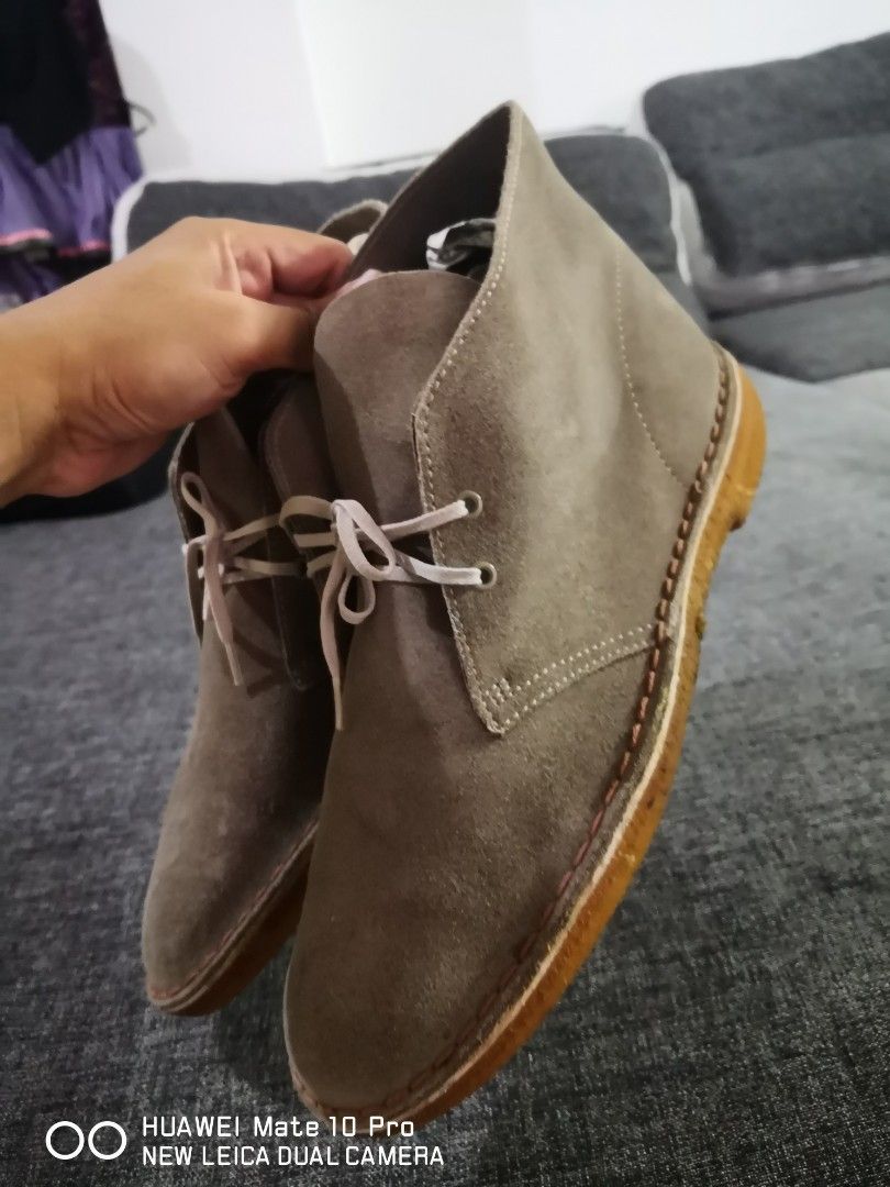 Clarks desert boots distressed hot sale taupe