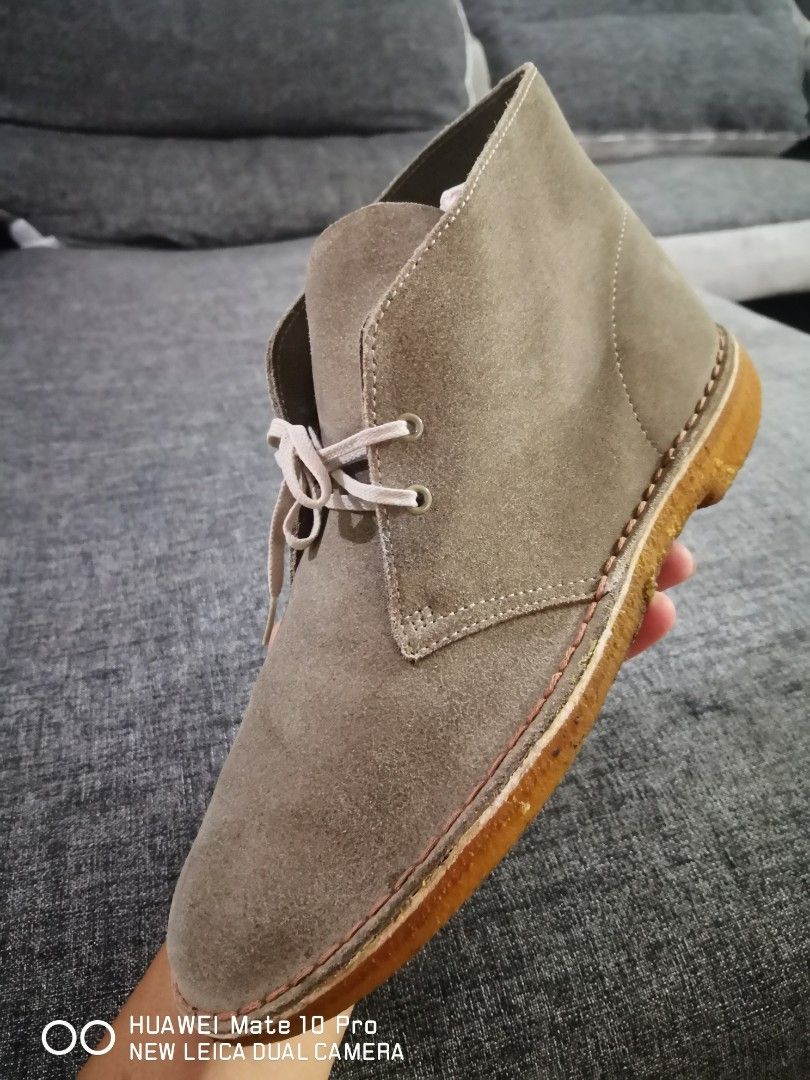 Clarks desert boot taupe distressed suede 2025