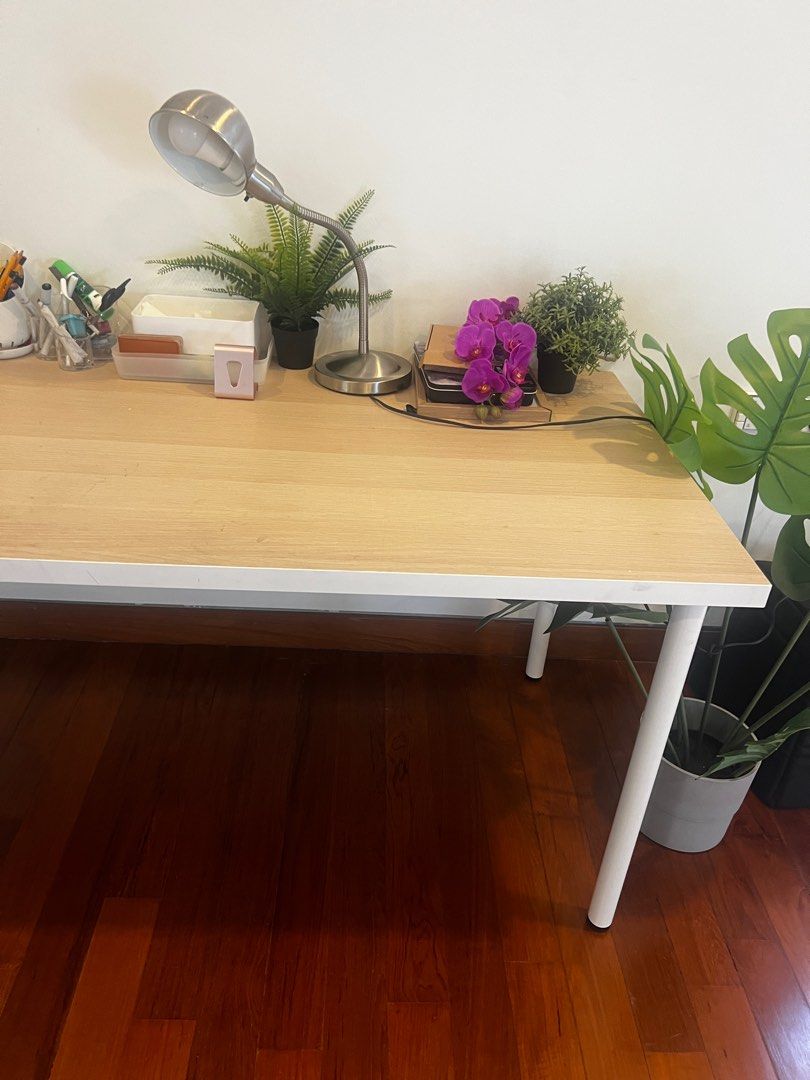 Computer desk pickup until Tuesday, Furniture & Home Living, Furniture, Tables & Sets on Carousell