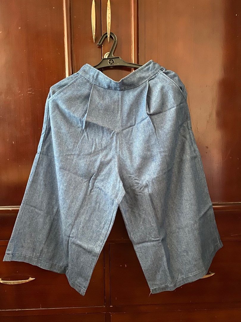 Denim culottes (Category: Other Bottoms) located in Manila. Submitted by drlsaldi (Listing ID 1244846243, Image 1). Description: Free size RFS: not my style anymore.