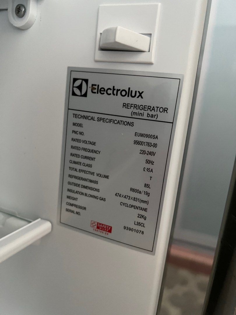 ELECTROLUX EUM0900SA MINI BAR FRIDGE 85L), TV & Home Appliances