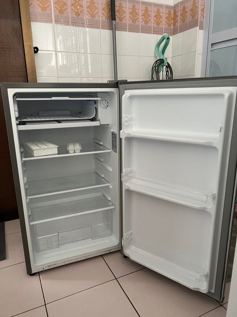 ELECTROLUX EUM0900SA MINI BAR FRIDGE 85L), TV & Home Appliances
