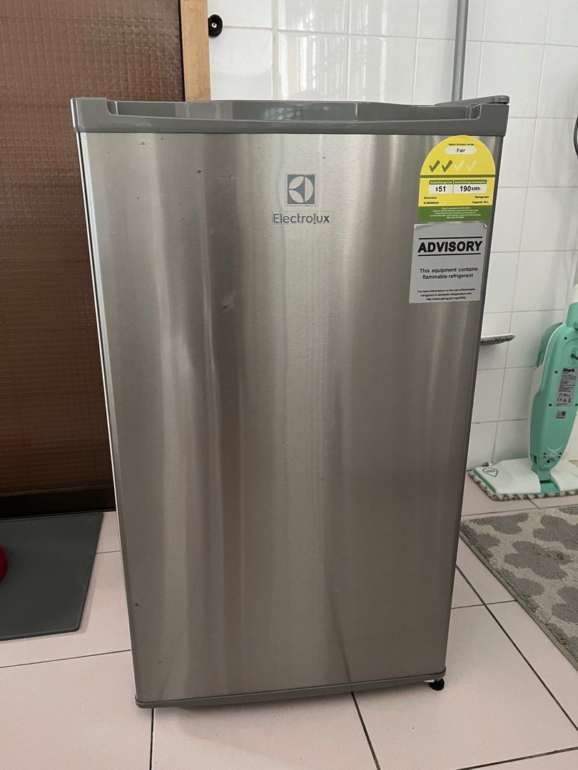 ELECTROLUX EUM0900SA MINI BAR FRIDGE 85L), TV & Home Appliances