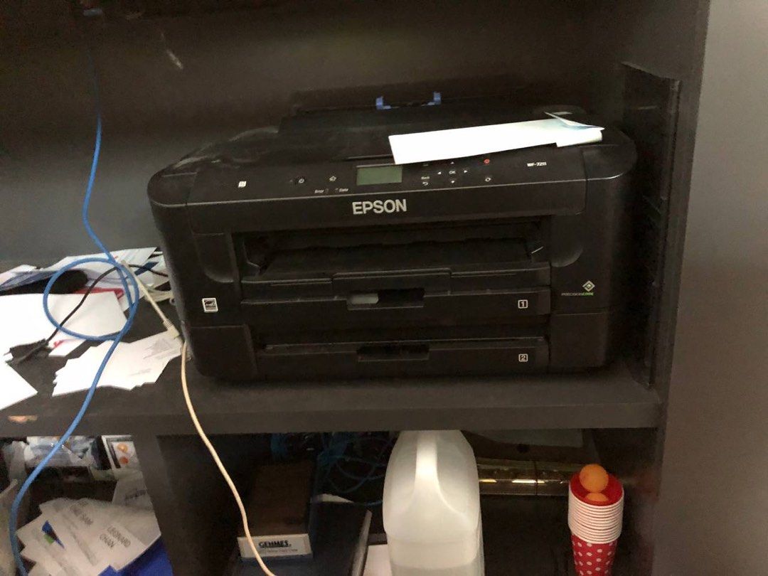Epson Printer (Category: Printers, Scanners & Copiers) located in Singapore. Submitted by guacam0le (Listing ID 1244771860, Image 2). Description: Selling Epson Printer, not sure which model. Last used 1 year ago, have not tested if its working so letting go cheap Please arrange self-pick up!.